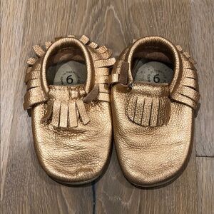⭐️ 2/$30 ⭐️ Minimoc Shiny Rose Gold Moccasins